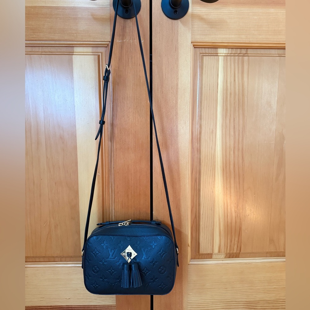 Slightly worn. Louis Vuitton Saintonge Pre Owned in excellent condition. - Picture 7 of 8